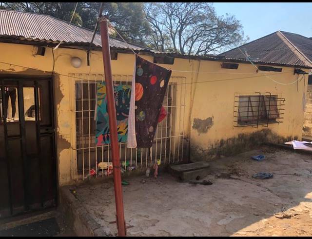 11 BEDROOM HOUSE FOR SALE IN BEZUIDENHOUT VALLEY